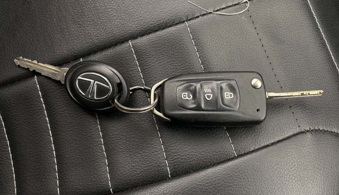 2017 Tata TIGOR XZ (O) PETROL, Petrol, Manual, 72,438 km, Key Close Up