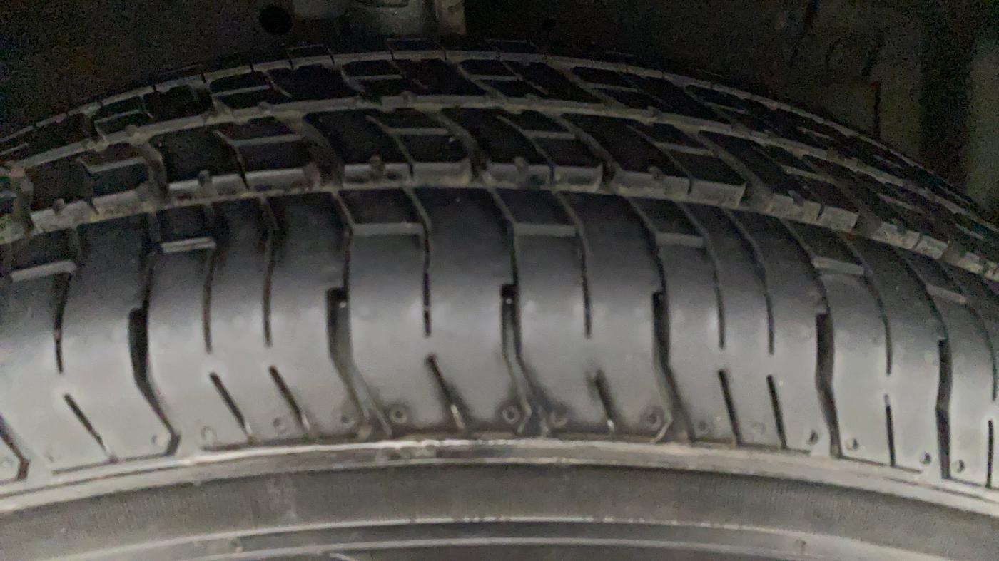 2014 Maruti Swift Dzire VXI, Petrol, Manual, 32,941 km, Right Front Tyre Tread