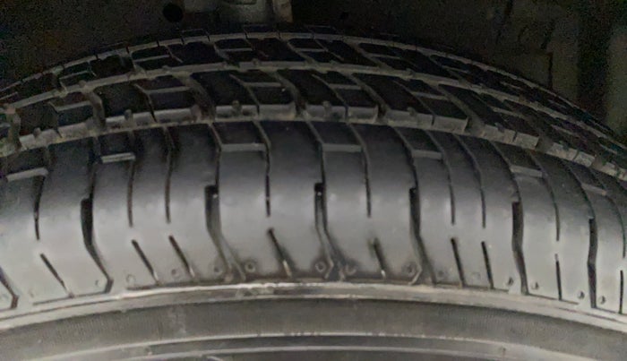 2014 Maruti Swift Dzire VXI, Petrol, Manual, 32,941 km, Right Front Tyre Tread