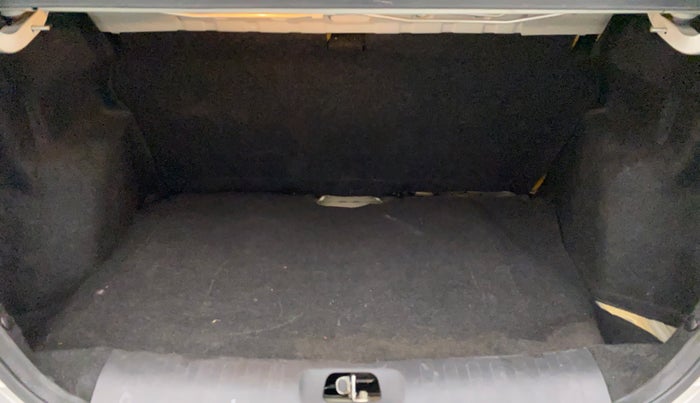 2014 Maruti Swift Dzire VXI, Petrol, Manual, 32,941 km, Boot Inside