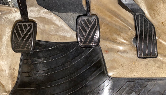 2014 Maruti Swift Dzire VXI, Petrol, Manual, 32,941 km, Pedals