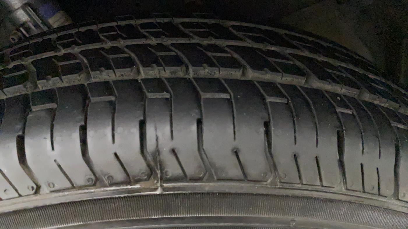 2014 Maruti Swift Dzire VXI, Petrol, Manual, 32,941 km, Left Front Tyre Tread