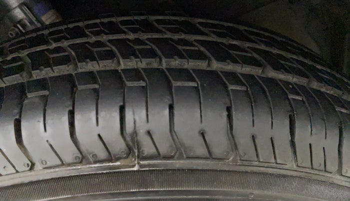 2014 Maruti Swift Dzire VXI, Petrol, Manual, 32,941 km, Left Front Tyre Tread