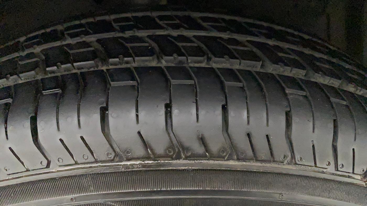 2014 Maruti Swift Dzire VXI, Petrol, Manual, 32,941 km, Left Rear Tyre Tread