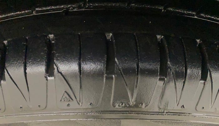 2019 Mahindra XUV300 W6 1.5 DIESEL, Diesel, Manual, 1,07,874 km, Left Front Tyre Tread