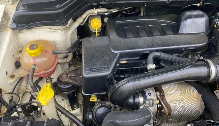 2019 Mahindra XUV300 W6 1.5 DIESEL, Diesel, Manual, 1,07,874 km, Engine View - Right