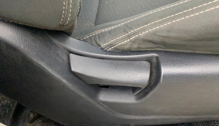 2019 Mahindra XUV300 W6 1.5 DIESEL, Diesel, Manual, 1,07,874 km, Driver Side Adjustment Panel