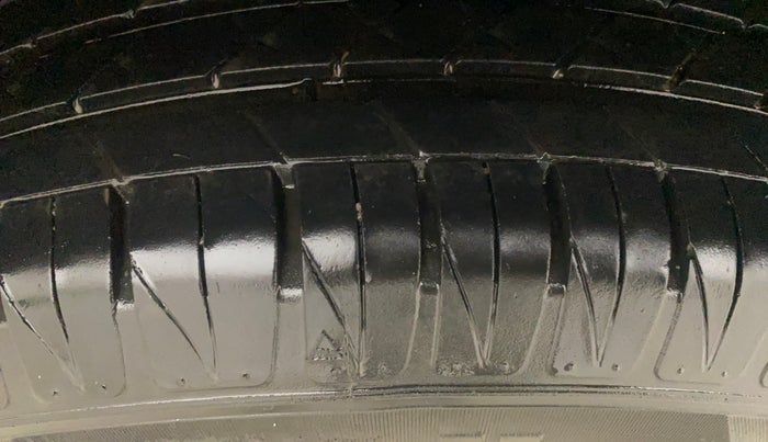 2019 Mahindra XUV300 W6 1.5 DIESEL, Diesel, Manual, 1,07,874 km, Left Rear Tyre Tread