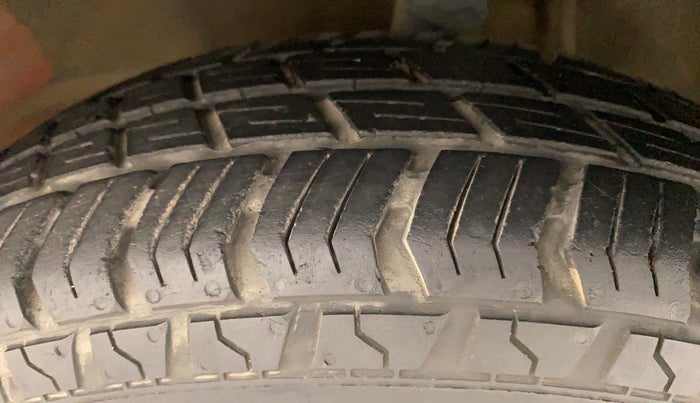 2017 Maruti Alto 800 LXI, Petrol, Manual, 30,566 km, Left Front Tyre Tread
