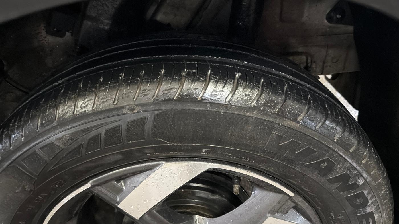 2019 Hyundai VENUE SX PLUS 1.0 TURBO DCT, Petrol, Automatic, 32,909 km, Left Rear Tyre Tread