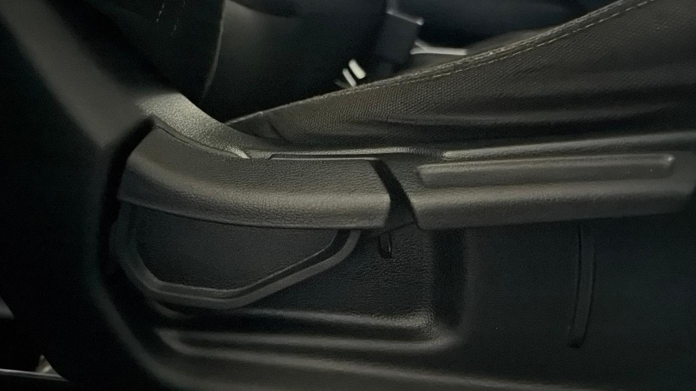 2019 Hyundai VENUE SX PLUS 1.0 TURBO DCT, Petrol, Automatic, 32,909 km, Driver Side Adjustment Panel