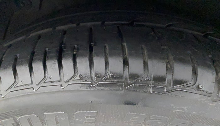 2014 Hyundai Verna FLUIDIC 1.6 VTVT SX OPT, Petrol, Manual, 24,690 km, Right Rear Tyre Tread