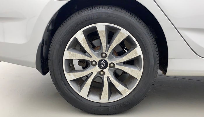 2014 Hyundai Verna FLUIDIC 1.6 VTVT SX OPT, Petrol, Manual, 24,690 km, Right Rear Wheel