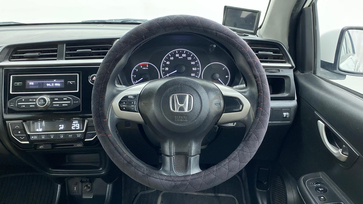 2017 Honda BR-V 1.5 i- DTEC S, Diesel, Manual, 1,34,813 km, Steering Wheel Close Up