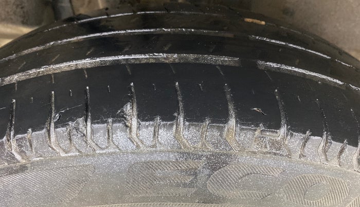 2018 Maruti Swift VXI, Petrol, Manual, 60,743 km, Right Rear Tyre Tread