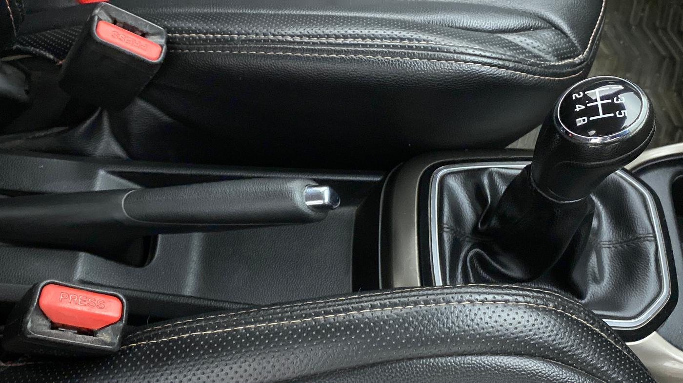 2018 Maruti IGNIS DELTA 1.2 K12, Petrol, Manual, 45,826 km, Gear Lever
