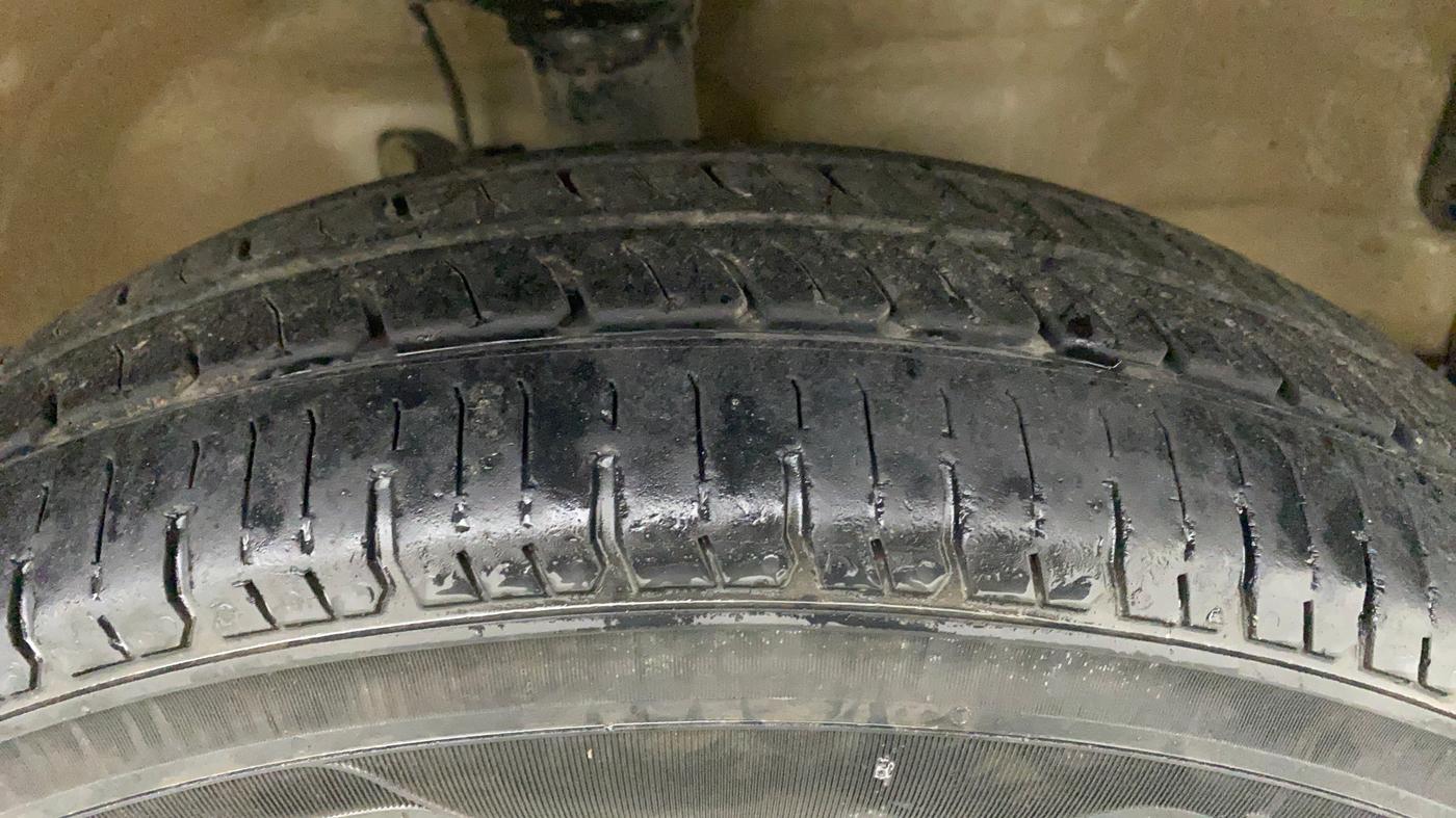 2017 Maruti Wagon R 1.0 LXI CNG, CNG, Manual, 45,186 km, Right Front Tyre Tread