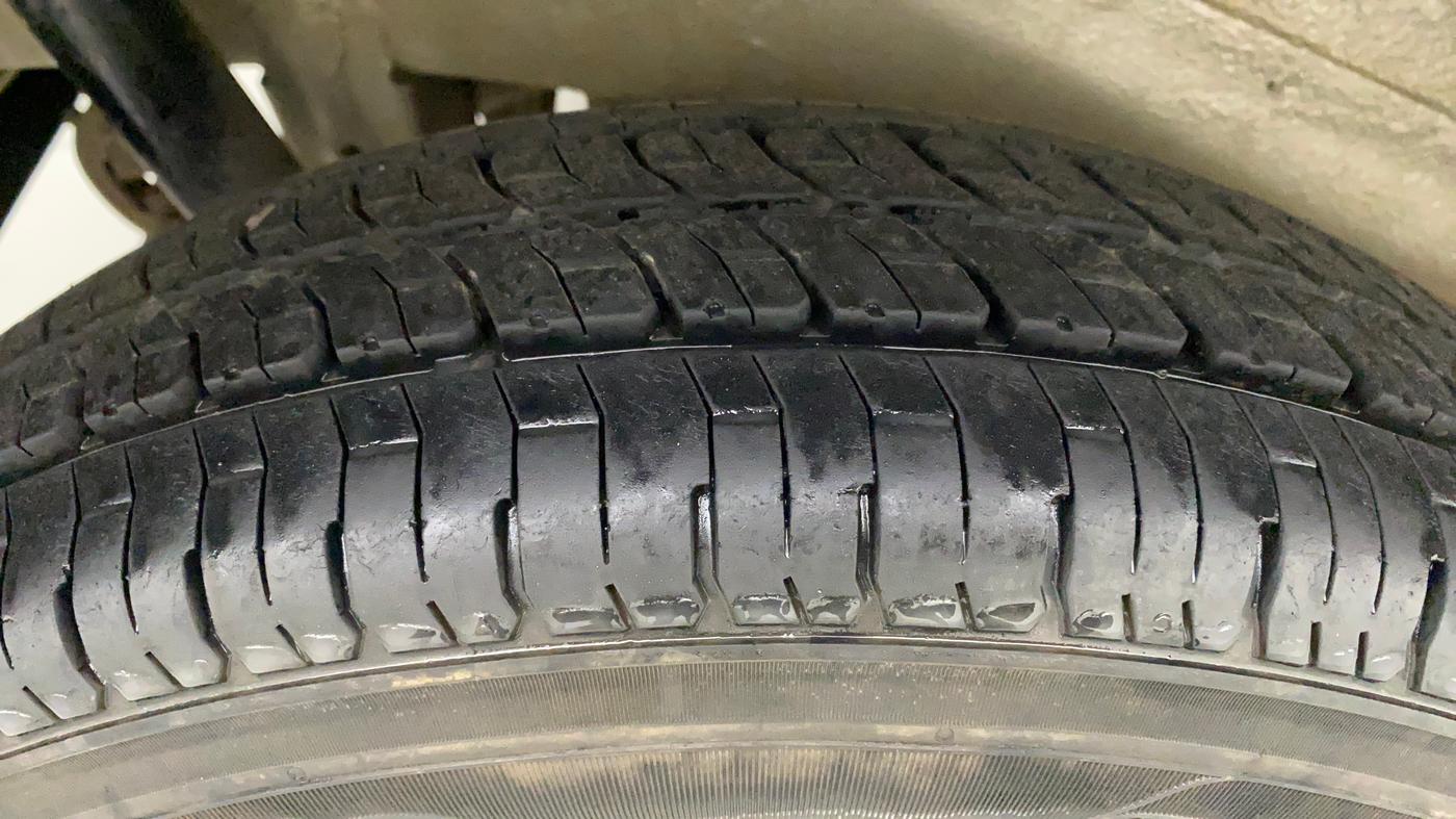2017 Maruti Wagon R 1.0 LXI CNG, CNG, Manual, 45,186 km, Right Rear Tyre Tread