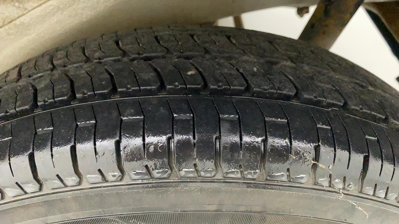 2017 Maruti Wagon R 1.0 LXI CNG, CNG, Manual, 45,186 km, Left Rear Tyre Tread