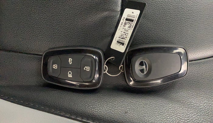 2020 Tata NEXON XZ PLUS (O) PETROL, Petrol, Manual, 32,333 km, Key Close Up