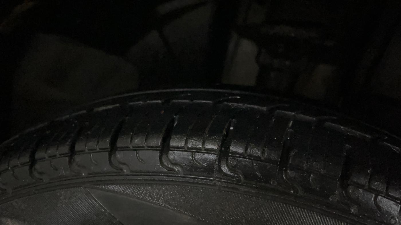 2017 Renault Kwid RXL, Petrol, Manual, 86,916 km, Right Front Tyre Tread