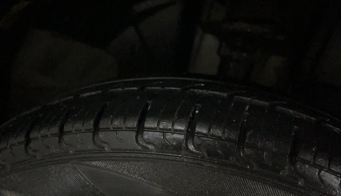 2017 Renault Kwid RXL, Petrol, Manual, 86,916 km, Right Front Tyre Tread