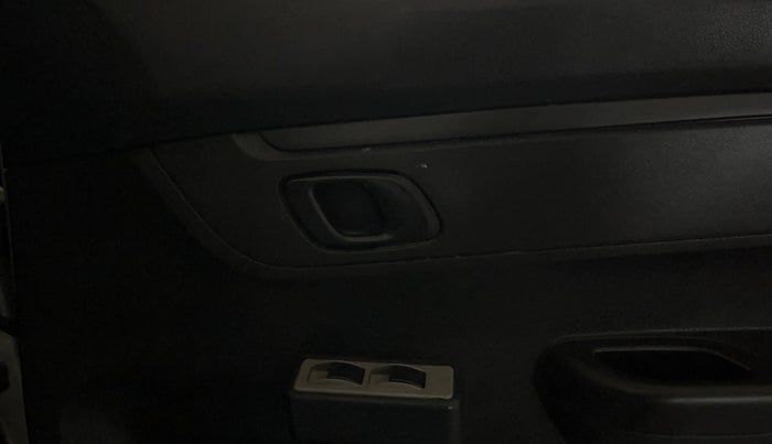 2017 Renault Kwid RXL, Petrol, Manual, 86,916 km, Driver Side Door Panels Control