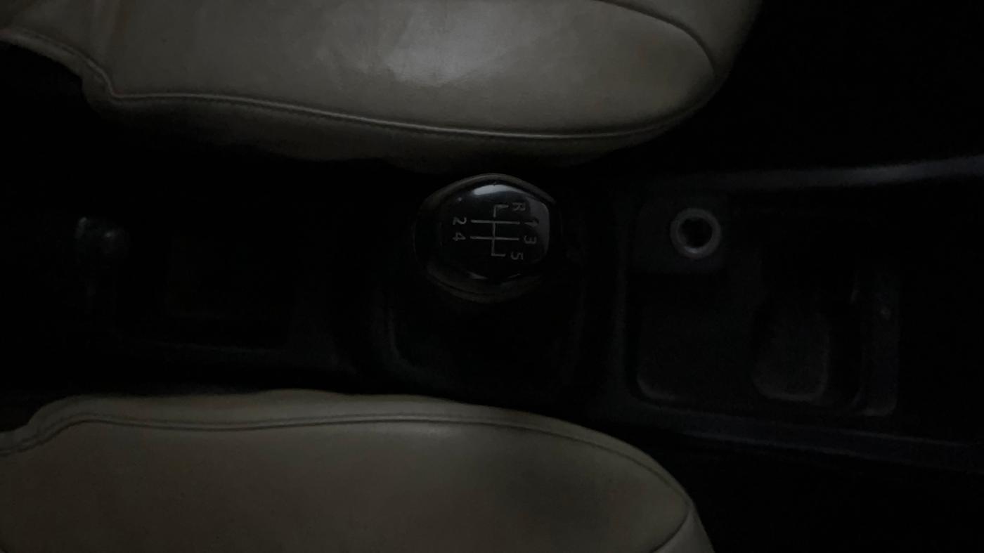 2017 Renault Kwid RXL, Petrol, Manual, 86,916 km, Gear Lever