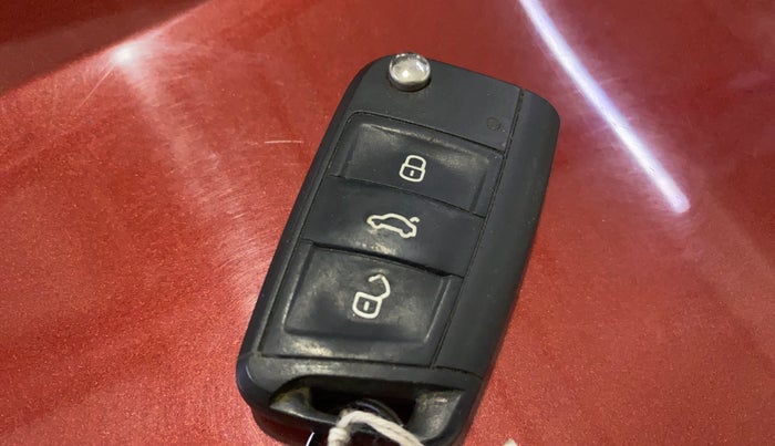 2016 Skoda Octavia STYLE PLUS AT 1.8 TSI, Petrol, Automatic, 53,253 km, Key Close Up