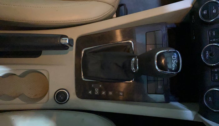 2016 Skoda Octavia STYLE PLUS AT 1.8 TSI, Petrol, Automatic, 53,253 km, Gear Lever