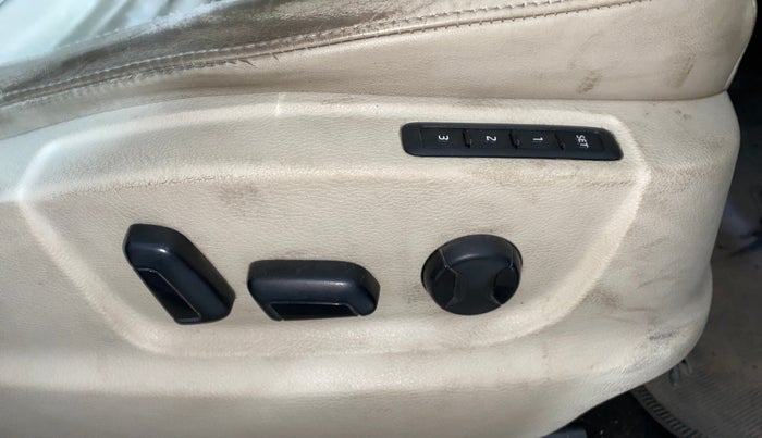 2016 Skoda Octavia STYLE PLUS AT 1.8 TSI, Petrol, Automatic, 53,253 km, Driver Side Adjustment Panel