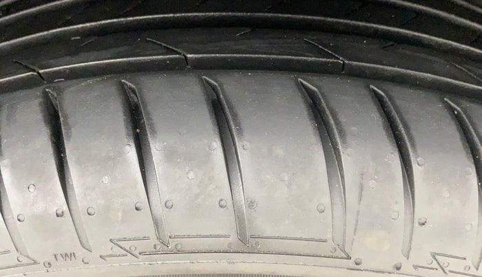 2019 Hyundai Verna 1.4 EX PETROL, Petrol, Manual, 66,837 km, Right Front Tyre Tread