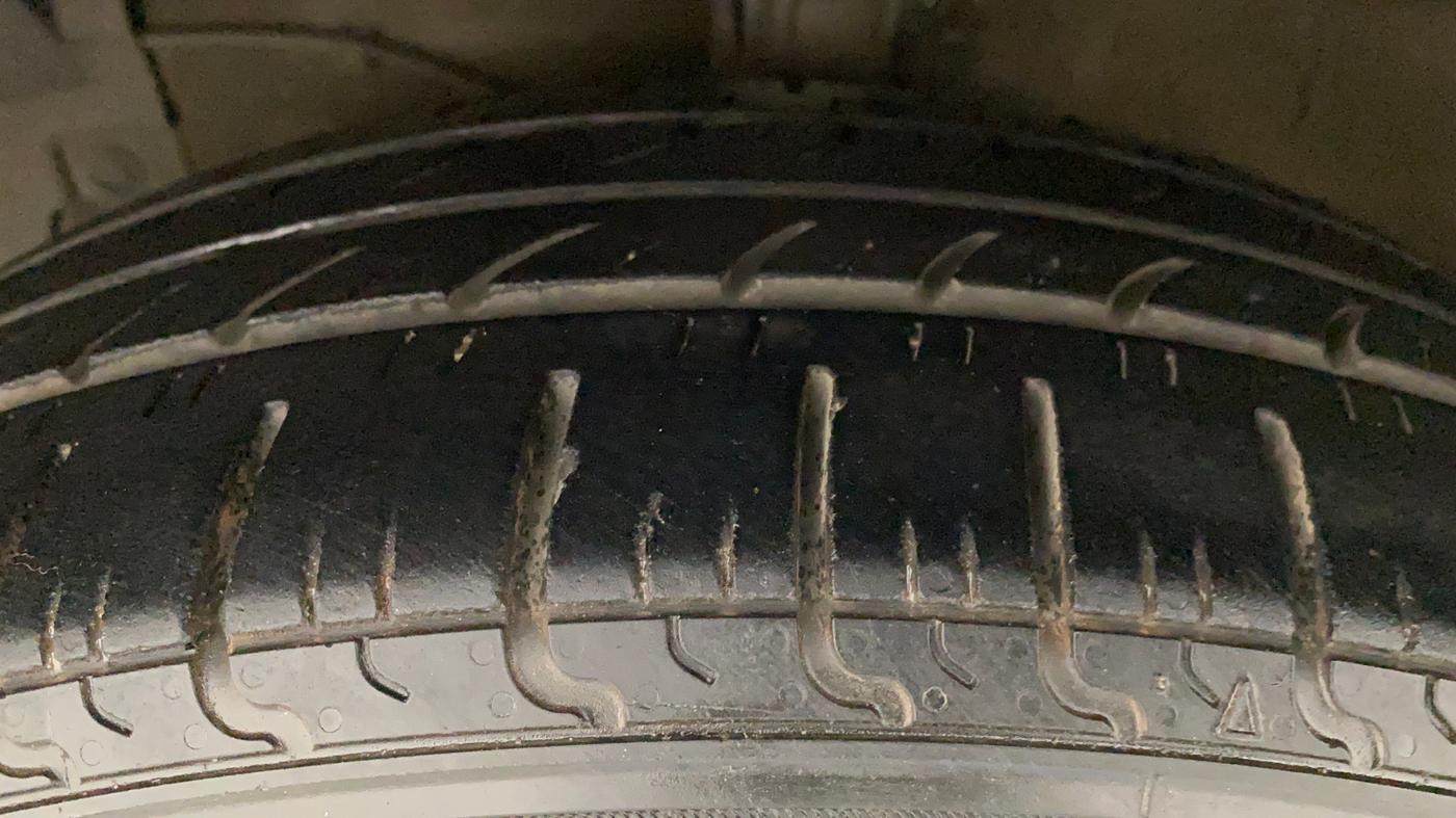 2017 Maruti Ciaz DELTA 1.4 AT PETROL, Petrol, Automatic, 66,724 km, Left Front Tyre Tread