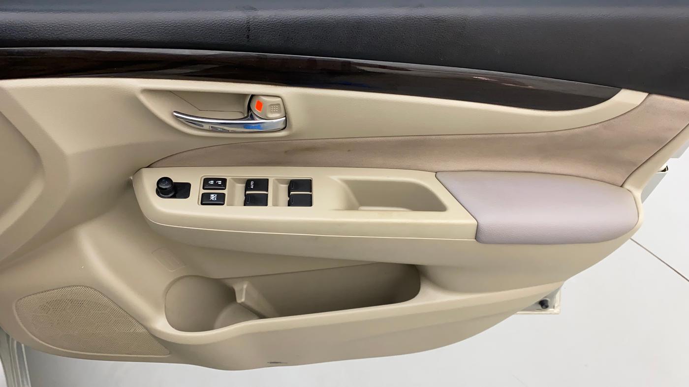 2017 Maruti Ciaz DELTA 1.4 AT PETROL, Petrol, Automatic, 66,724 km, Driver Side Door Panels Control