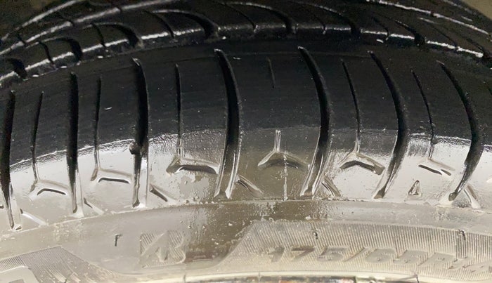 2017 Tata Tiago XZ PETROL, Petrol, Manual, 71,660 km, Right Front Tyre Tread