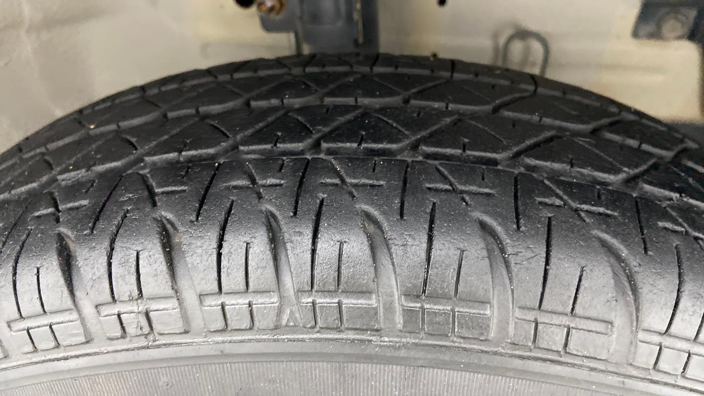 2014 Maruti Swift Dzire VXI, Petrol, Manual, 90,178 km, Right Front Tyre Tread