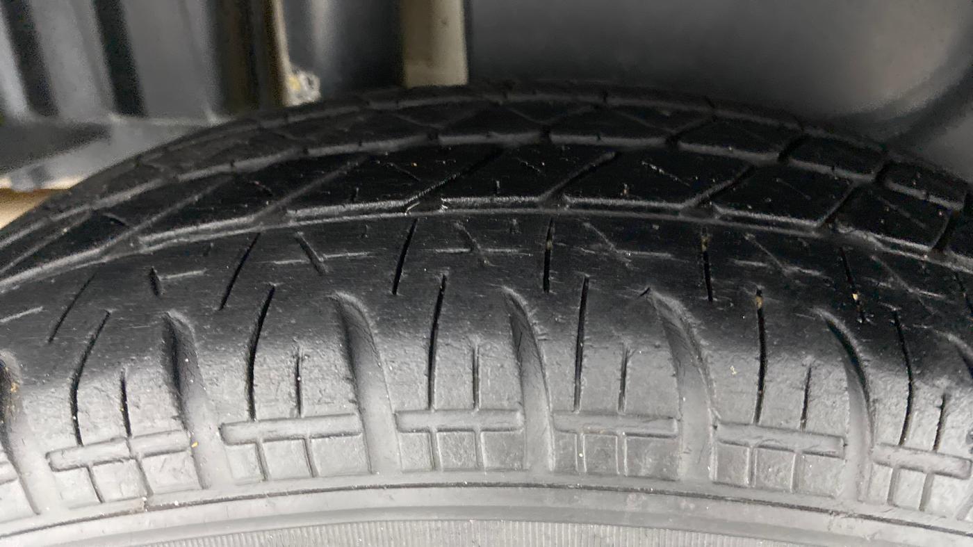 2014 Maruti Swift Dzire VXI, Petrol, Manual, 90,178 km, Right Rear Tyre Tread