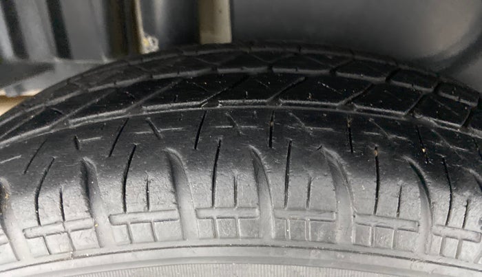 2014 Maruti Swift Dzire VXI, Petrol, Manual, 90,178 km, Right Rear Tyre Tread