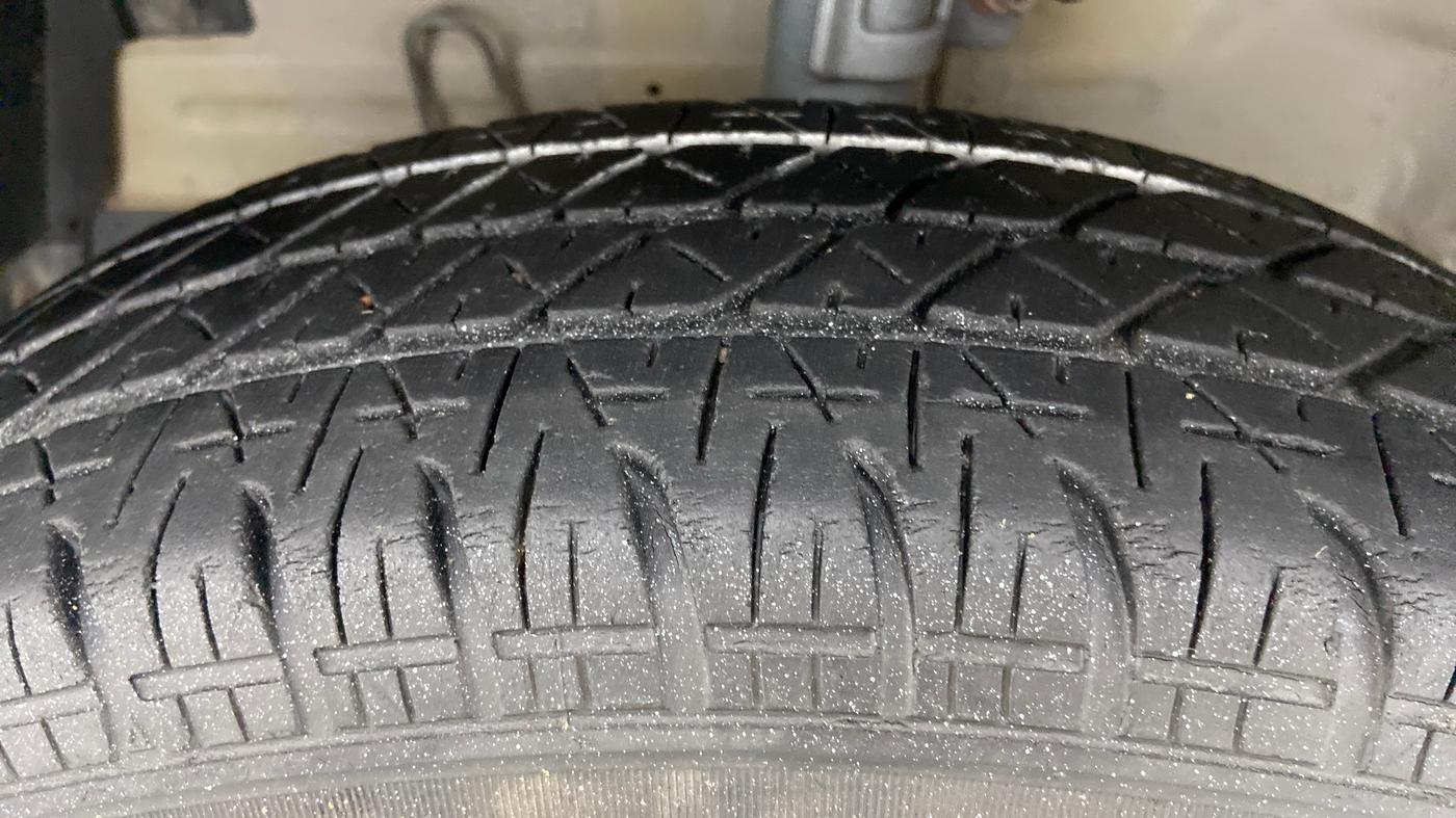 2014 Maruti Swift Dzire VXI, Petrol, Manual, 90,178 km, Left Front Tyre Tread