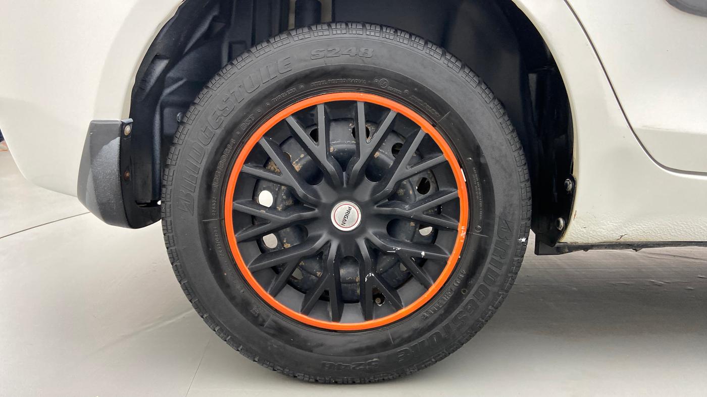 2014 Maruti Swift Dzire VXI, Petrol, Manual, 90,178 km, Right Rear Wheel