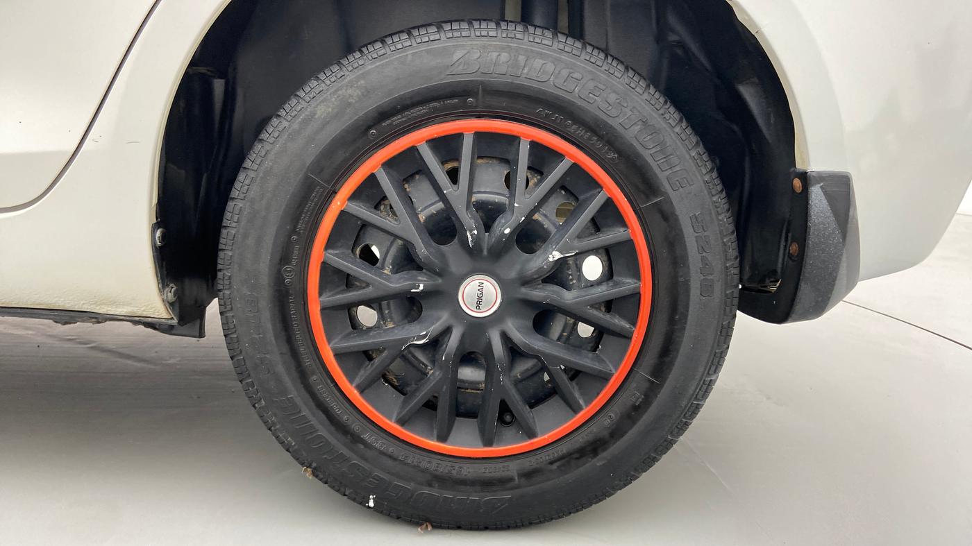 2014 Maruti Swift Dzire VXI, Petrol, Manual, 90,178 km, Left Rear Wheel