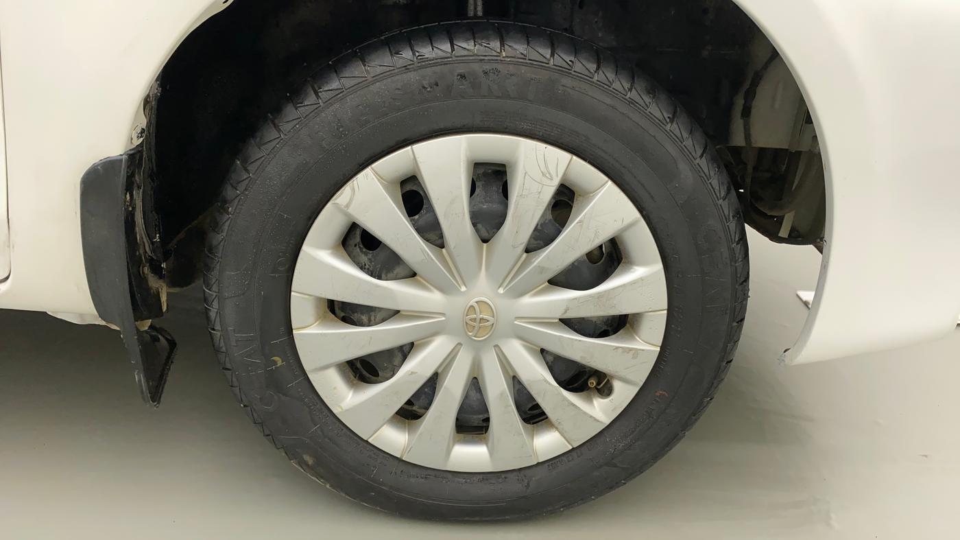 2013 Toyota Etios Liva G, Petrol, Manual, 65,822 km, Right Front Wheel