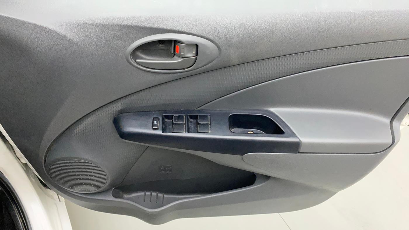 2013 Toyota Etios Liva G, Petrol, Manual, 65,822 km, Driver Side Door Panels Control