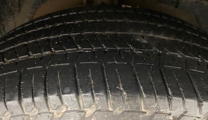 2017 Mahindra XUV500 W8 FWD, Diesel, Manual, 44,073 km, Right Front Tyre Tread