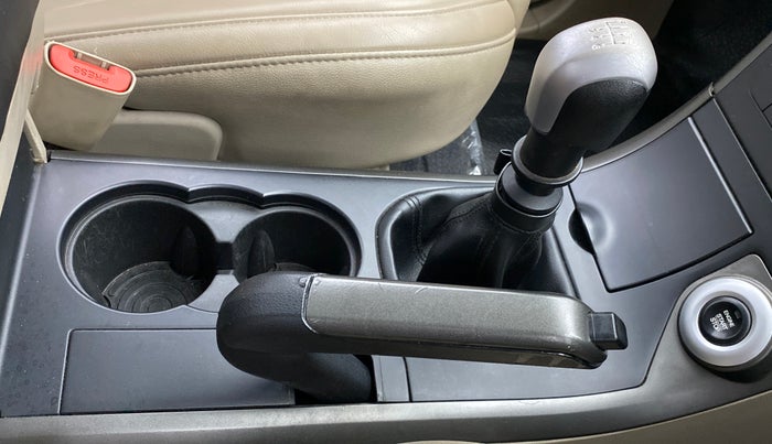 2017 Mahindra XUV500 W8 FWD, Diesel, Manual, 44,073 km, Gear Lever