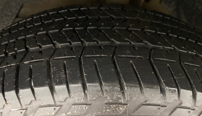 2017 Mahindra XUV500 W8 FWD, Diesel, Manual, 44,073 km, Left Front Tyre Tread
