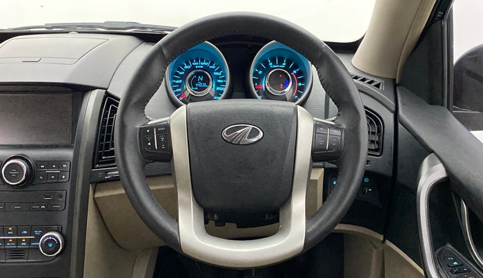 2017 Mahindra XUV500 W8 FWD, Diesel, Manual, 44,073 km, Steering Wheel Close Up
