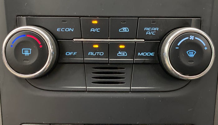 2017 Mahindra XUV500 W8 FWD, Diesel, Manual, 44,073 km, Automatic Climate Control