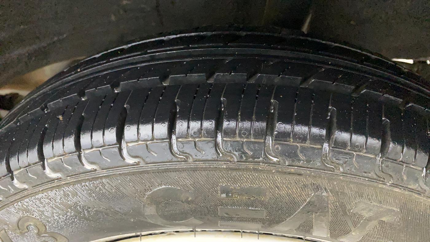 2015 Renault Kwid RXL, Petrol, Manual, 60,545 km, Left Rear Tyre Tread