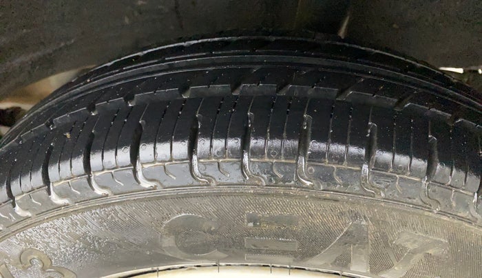 2015 Renault Kwid RXL, Petrol, Manual, 60,481 km, Left Rear Tyre Tread